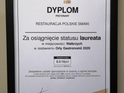 dyplom na ścianie